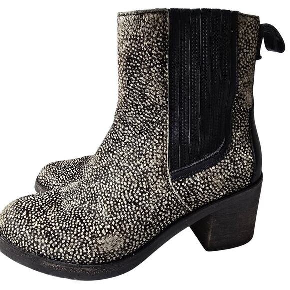 UGG Shoes - Ugg Camden Exotic Chelsea Boot Women's Size 7.5